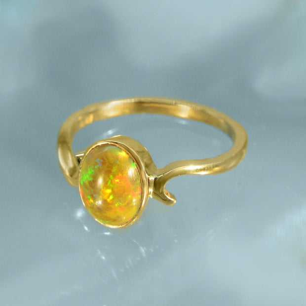 Artisan 18 kt Gold Ring with Premium Ethiopian Opal