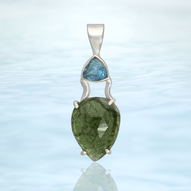 Beautiful Aquamarine & Genuine Moldavite Pendant